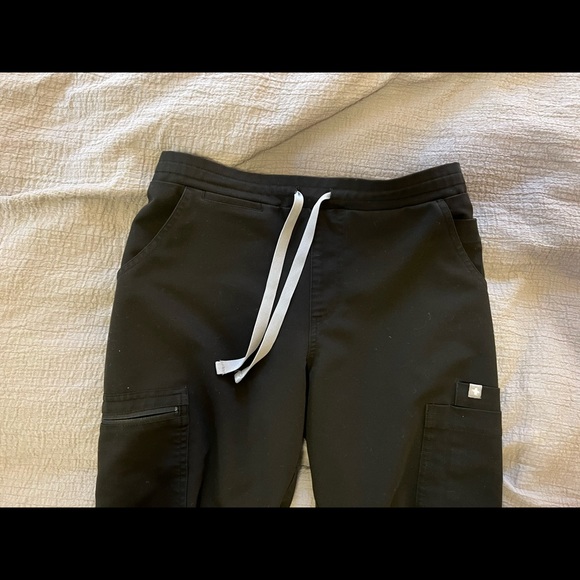 Figs Yolas - Picture 2 of 3